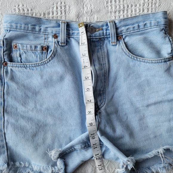 Levi's High Rise Raw Hem Denim Casual Summer Beach Jean Short - Light wash - Picture 7 of 10